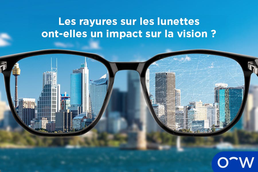 Un verre rayé avec une vision trouble à côté d’un verre non rayé avec une vision nette.