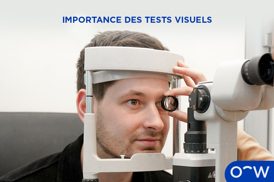 Un patient qui subit un examen de la vue pour prendre soin de sa santé oculaire générale et de son humeur vitrée.
