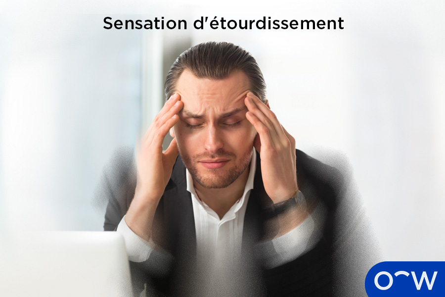 L'image montre un homme ressentant des étourdissements