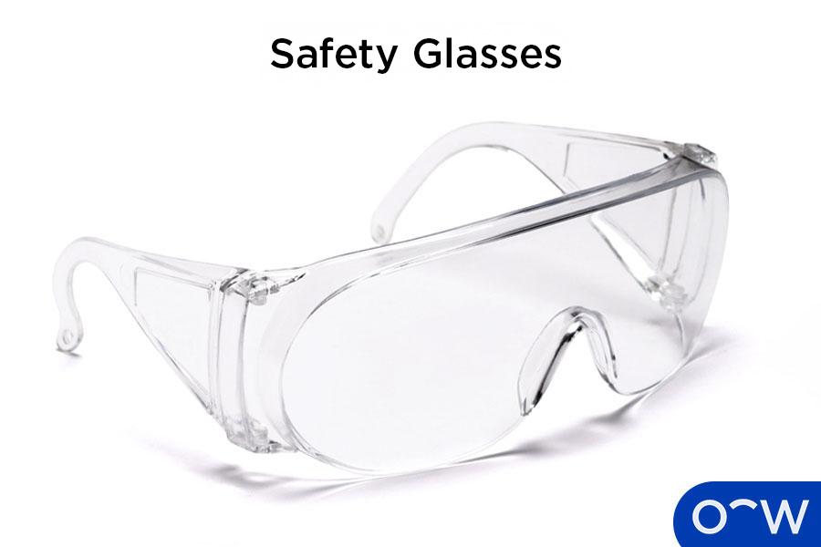 Une paire de lunettes de sécurité dotées de verres en polycarbonate
