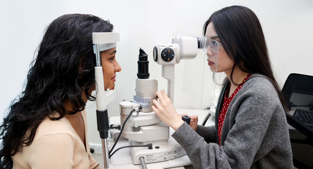 Oscar Wylee Book an eye test